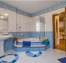 4 Bedroom Villa with Pool and Annex near Porec, Sleeps 8